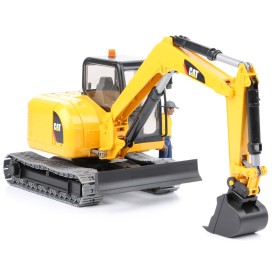 BRUDER 02466 KOPARKA NA GĄSIENICACH CAT Z FIGURKĄ